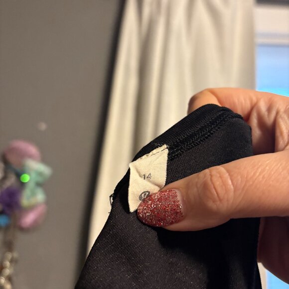 Lululemon Swiftly Tech Racerback Tank Top 2.0 Waist Length size 14 Black - Picture 3 of 4